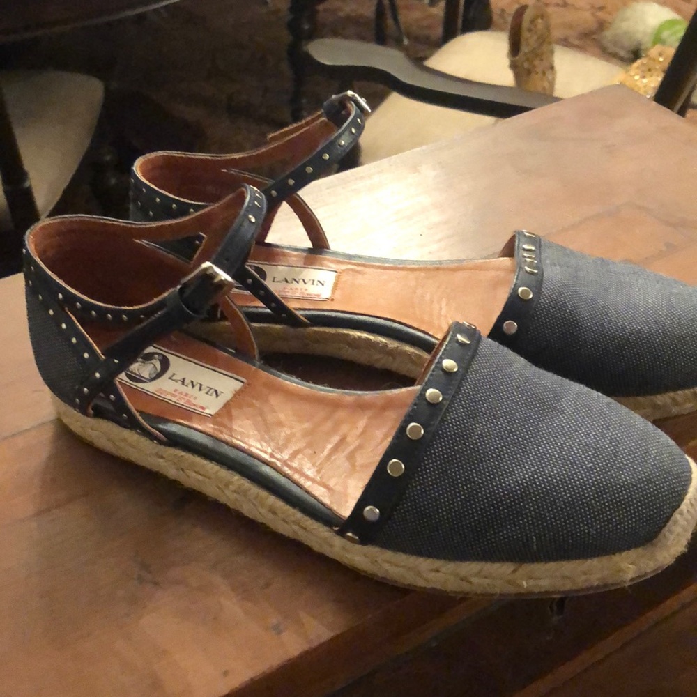 Closed toed sandals